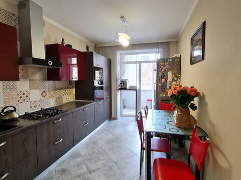 Продается 3-комнатная квартира 93 кв. м в Хмельницком, ул. Заречанская