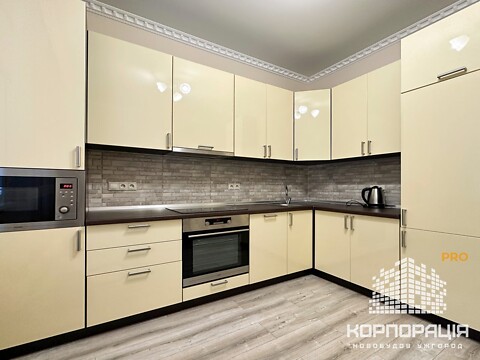 Сдается в аренду 1-комнатная квартира 38 кв. м в Ужгороде, ул. Добрянского