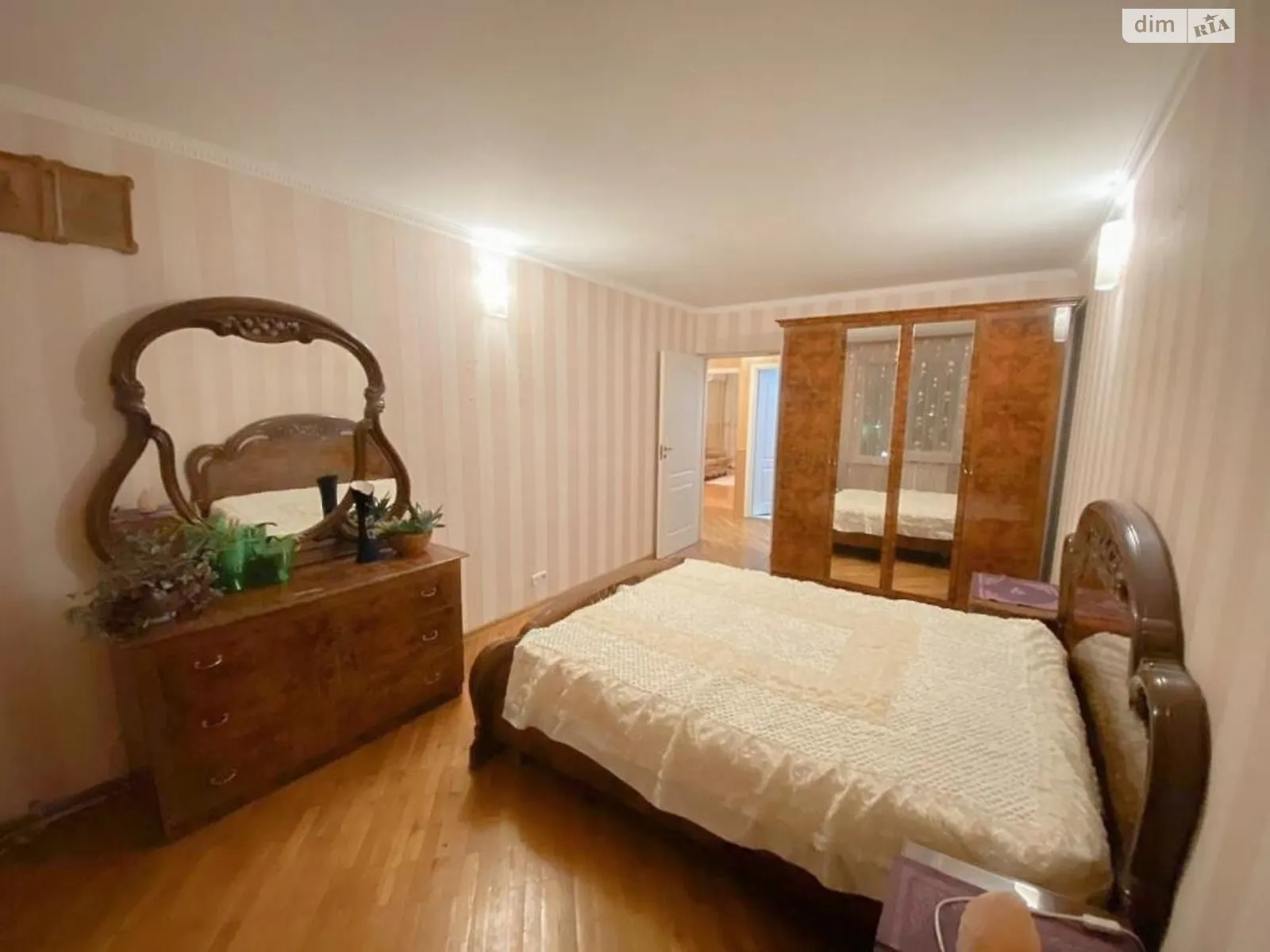 Продается 3-комнатная квартира 74 кв. м в Киеве, ул. Андрея Малышко, 25