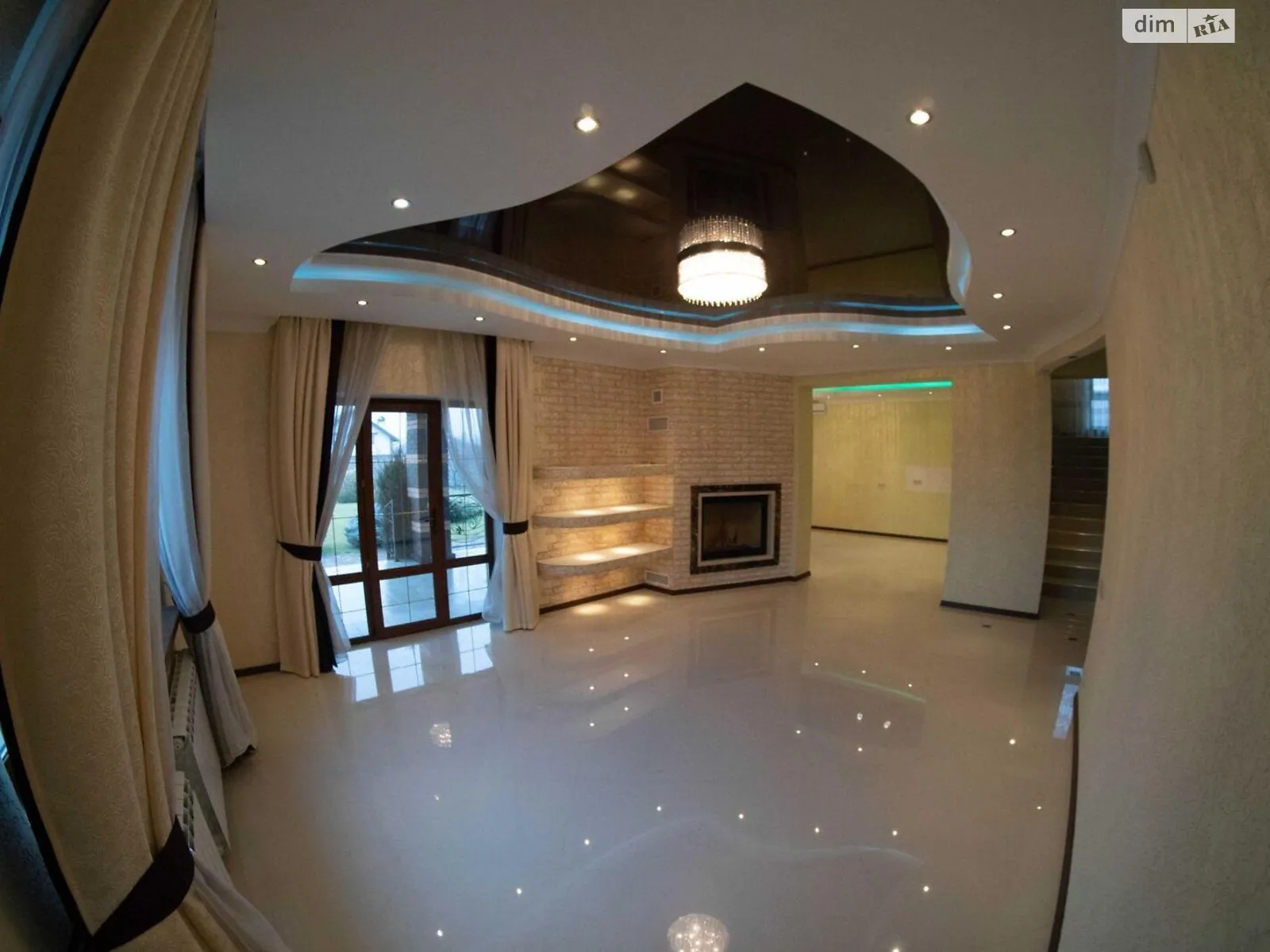 Продается дом на 3 этажа 350 кв. м с бассейном, цена: 269000 $