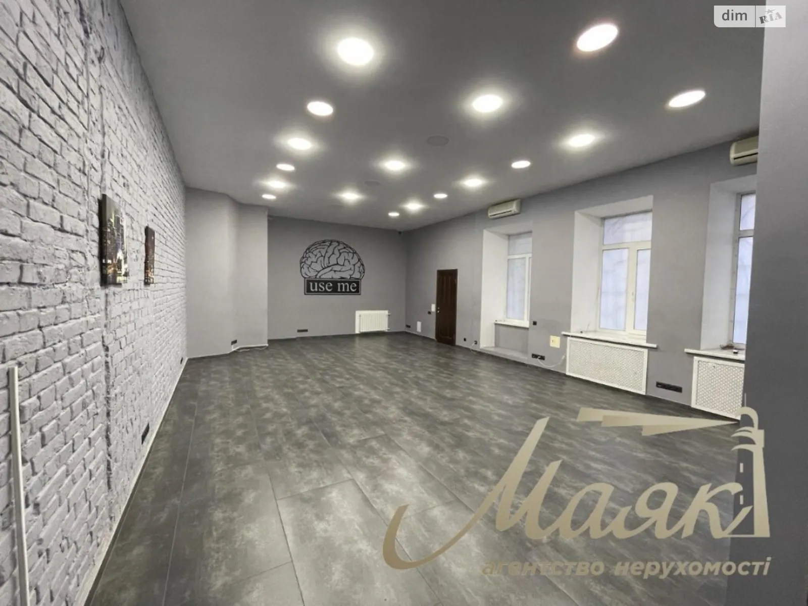 Сдается в аренду офис 125 кв. м в бизнес-центре, цена: 1800 $ - фото 1