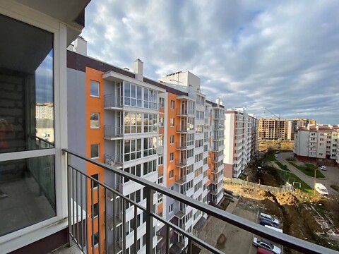 Продается 1-комнатная квартира 36 кв. м в Черновцах, ул. Винниченко Владимира