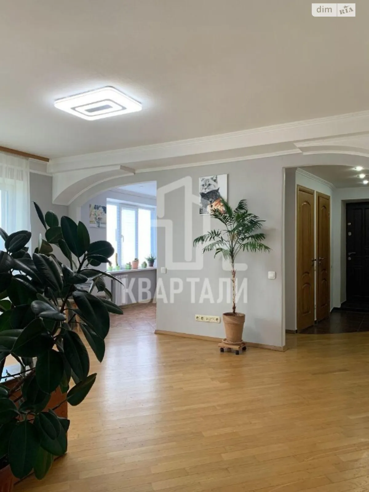 Продается 3-комнатная квартира 61 кв. м в Киеве, ул. Соломенская, 14