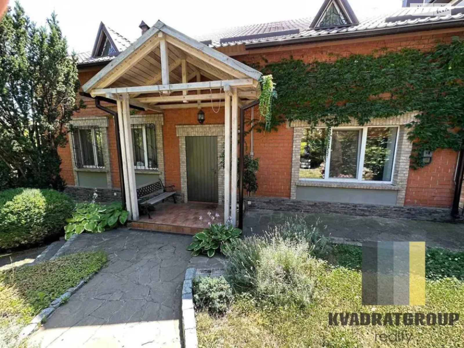 Продается дом на 2 этажа 226 кв. м с камином, цена: 250000 $ - фото 1