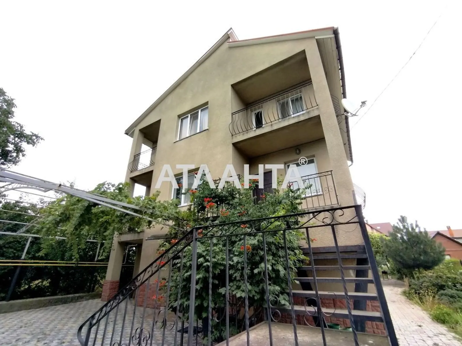 Продается дом на 3 этажа 286 кв. м с террасой, цена: 150000 $