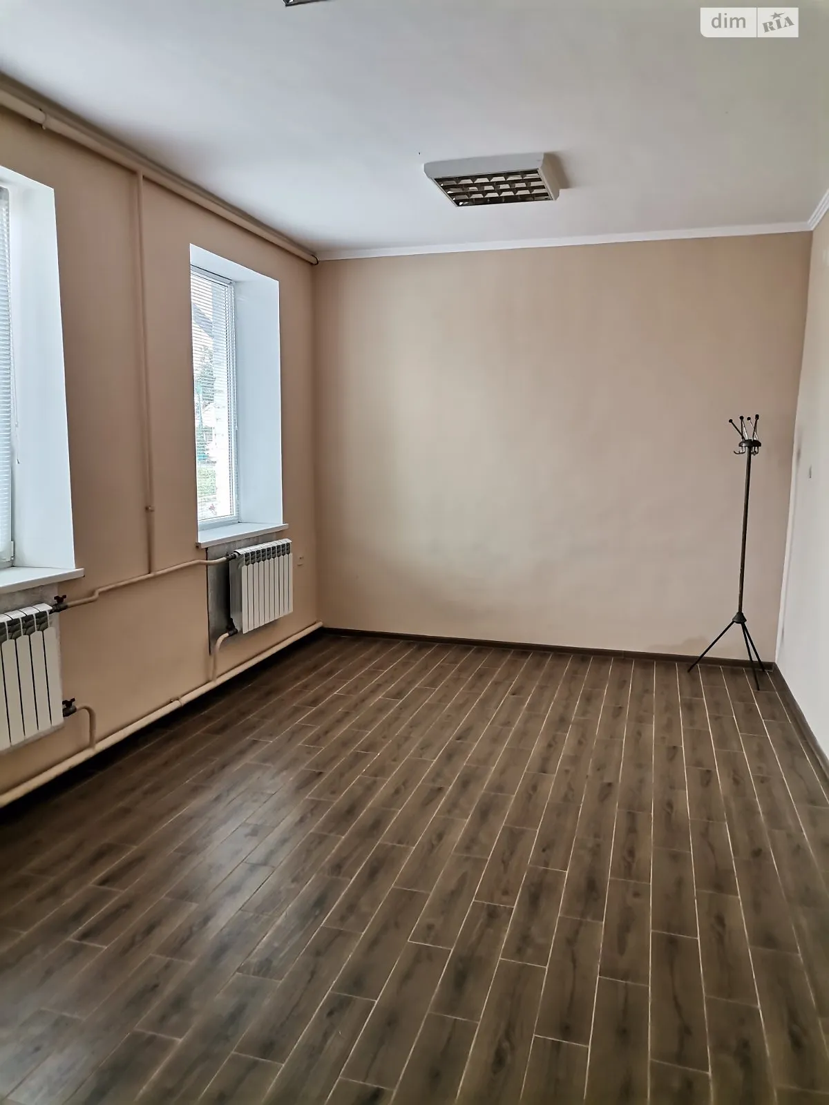 Сдается в аренду офис 26 кв. м в бизнес-центре, цена: 7300 грн - фото 1