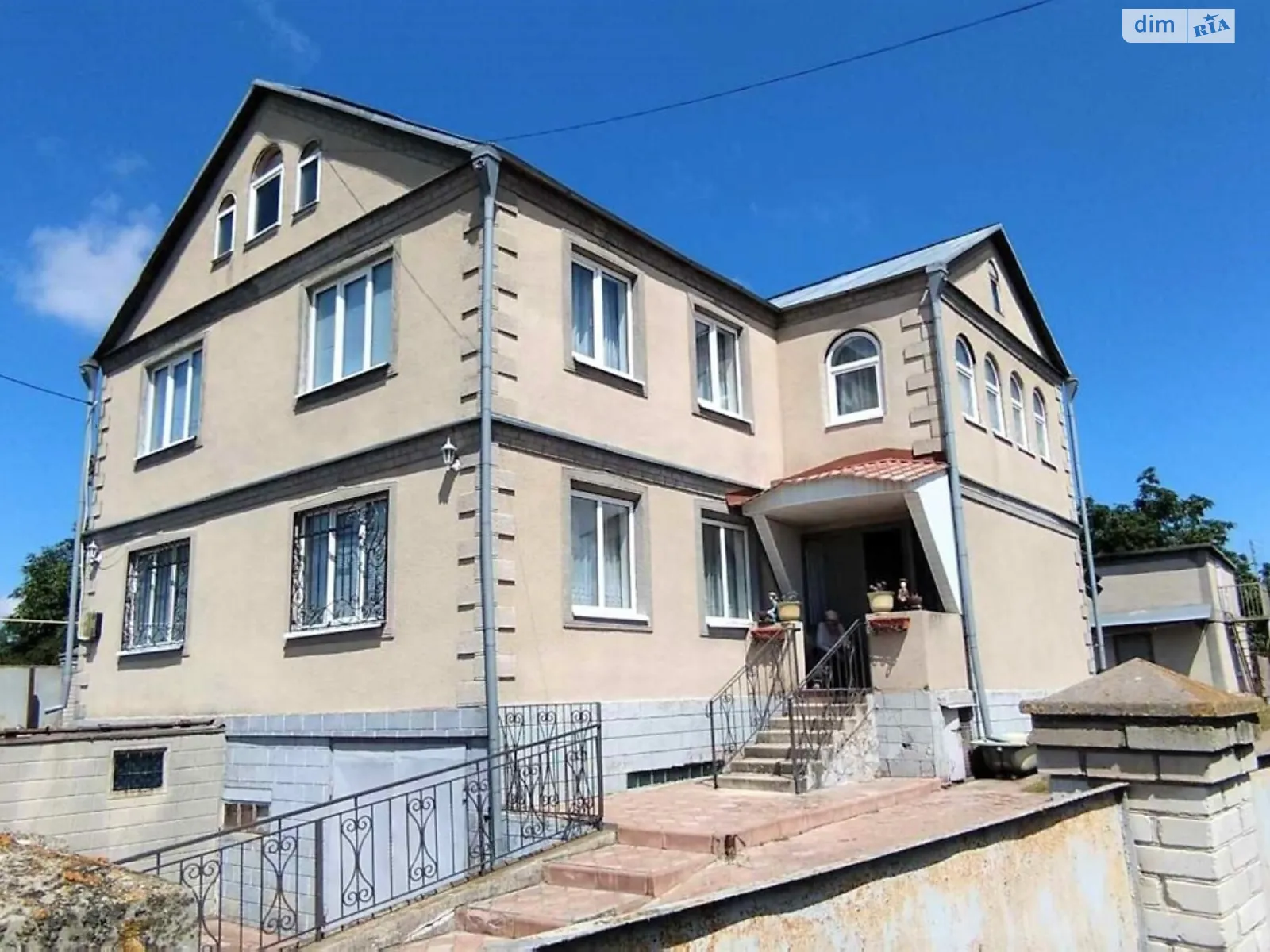 Продается дом на 2 этажа 226.4 кв. м с камином, цена: 72000 $ - фото 1