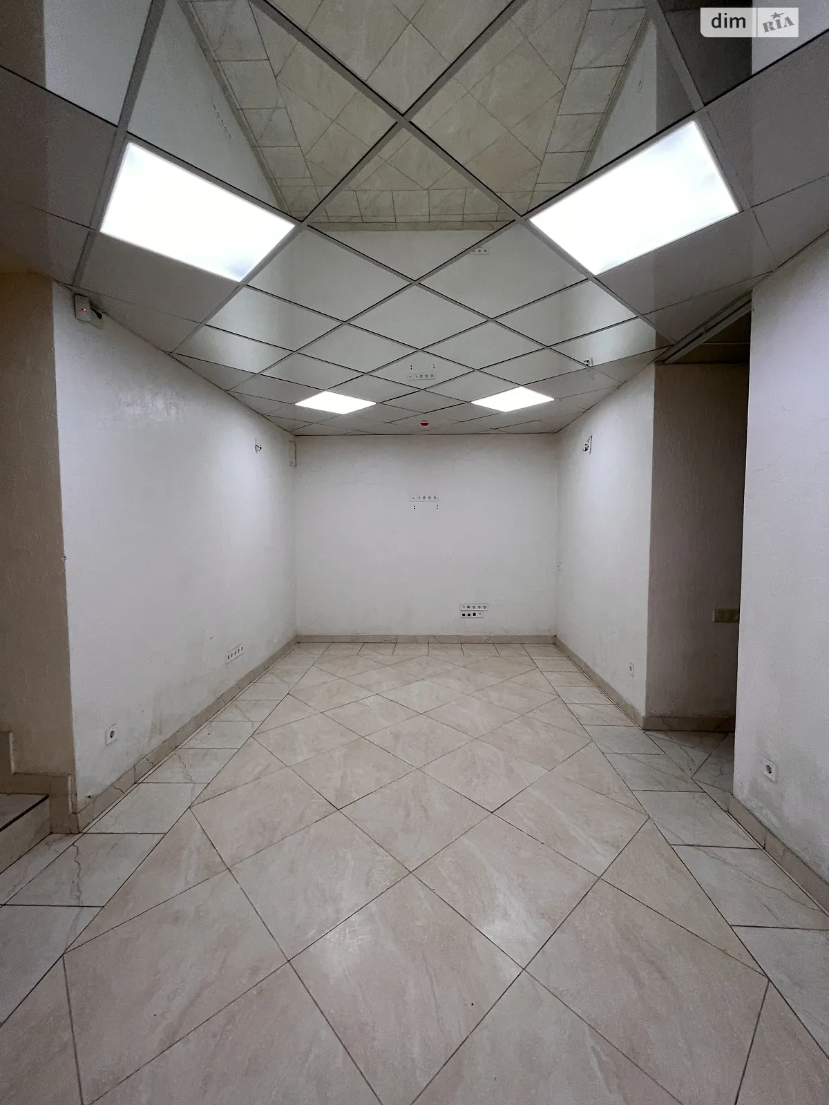 Продається офіс 93 кв. м в бізнес-центрі, цена: 55000 $ - фото 1