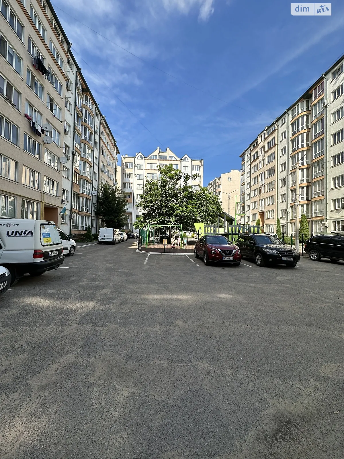 Продается 3-комнатная квартира 90 кв. м в Черновцах, ул. Строителей