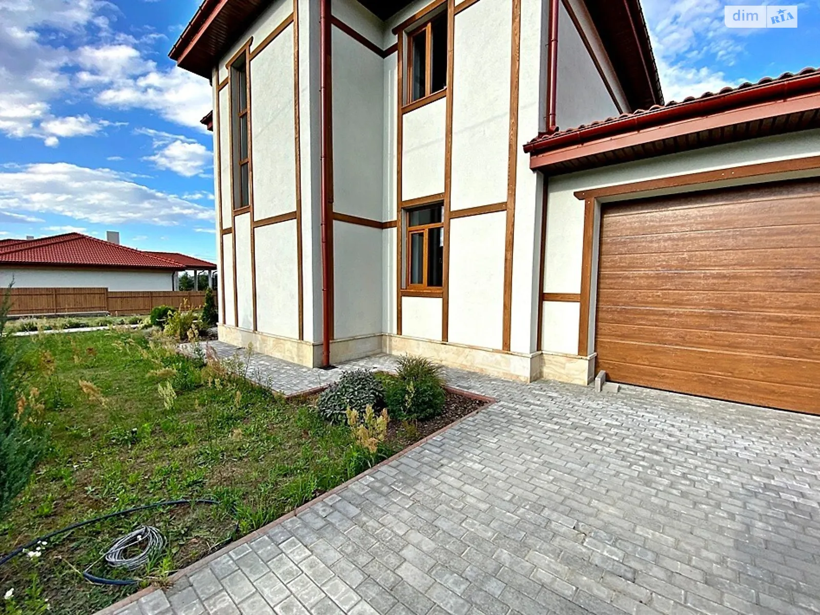 Продається одноповерховий будинок 197 кв. м з ділянкою, цена: 250000 $ - фото 1