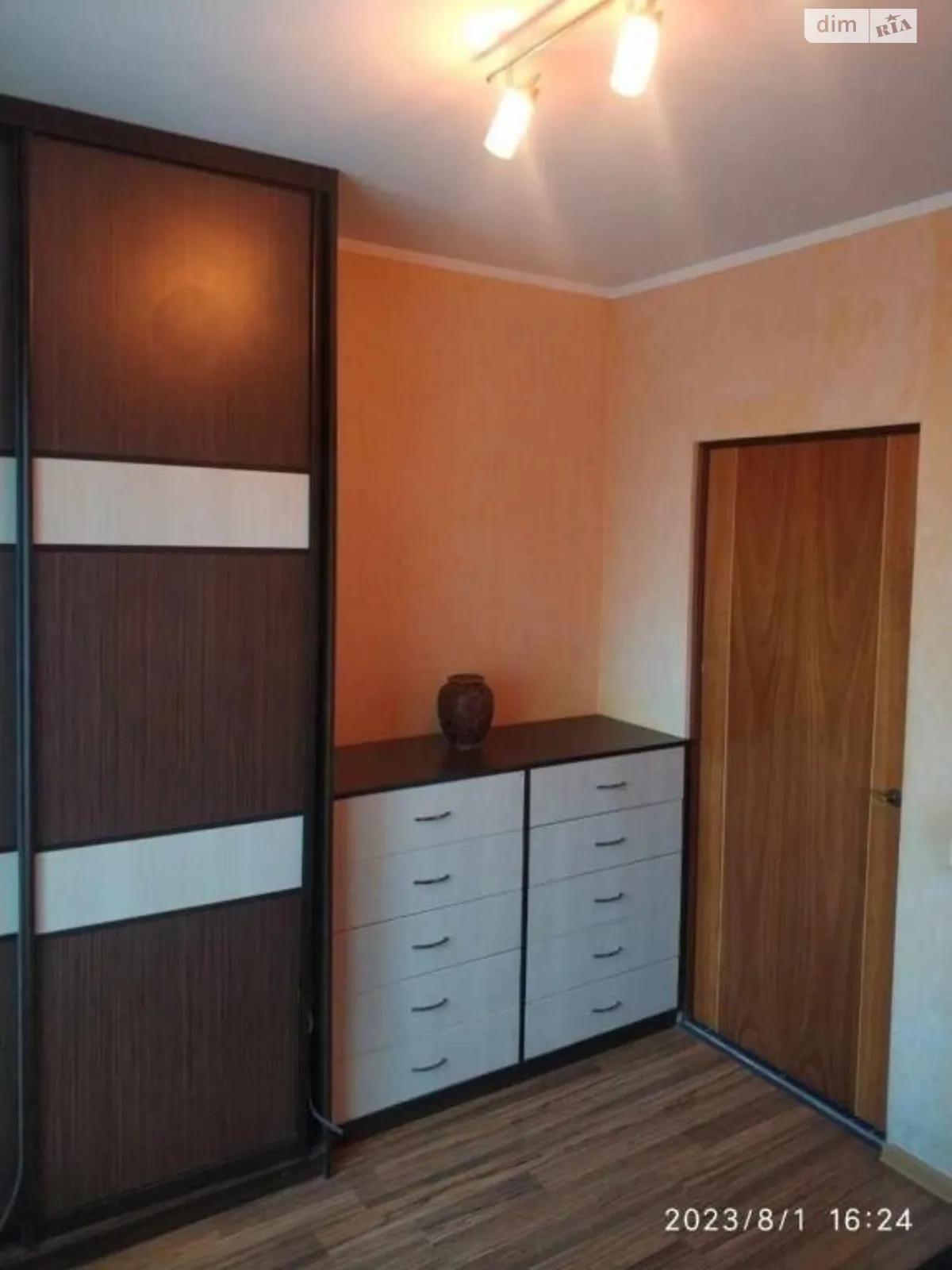 Продается 3-комнатная квартира 70 кв. м в Киеве, ул. Героев Днепра, 32Б