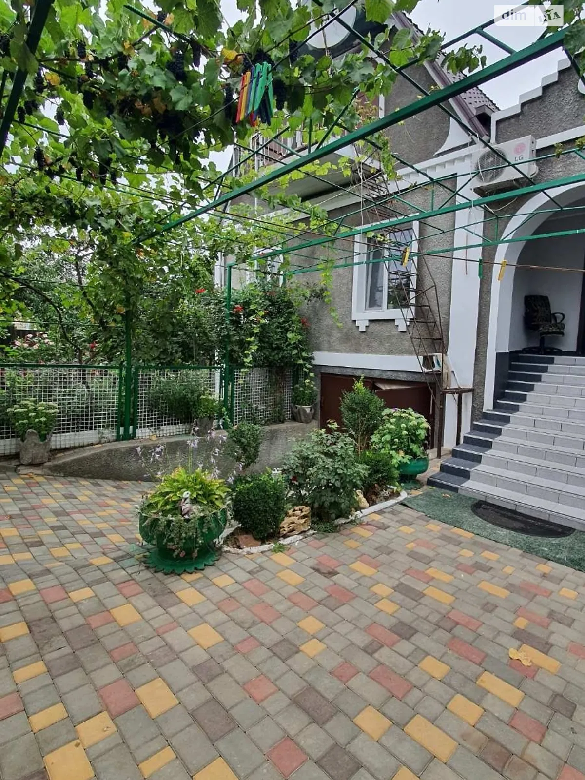 Продається будинок 2 поверховий 175 кв. м з гаражем, цена: 42500 $