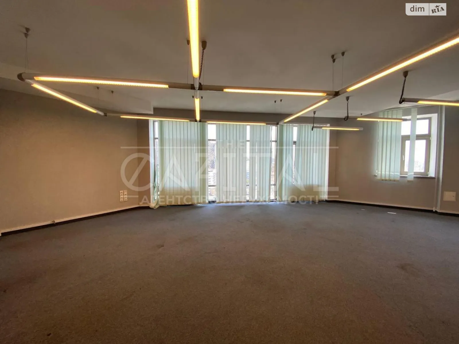 Продается офис 200 кв. м в бизнес-центре, цена: 350000 $