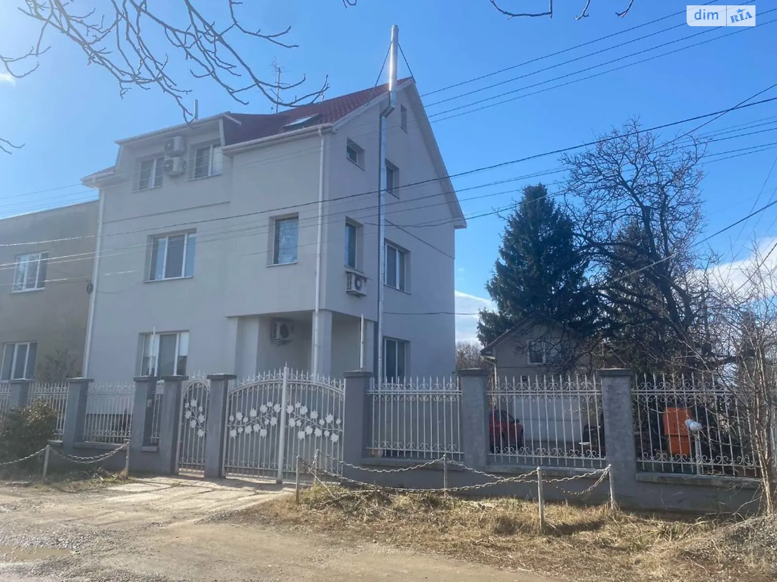 Продается дом на 3 этажа 295 кв. м с балконом, цена: 160000 $ - фото 1