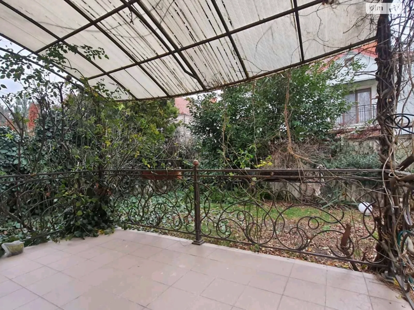 Продается часть дома 304 кв. м с садом, цена: 180000 $