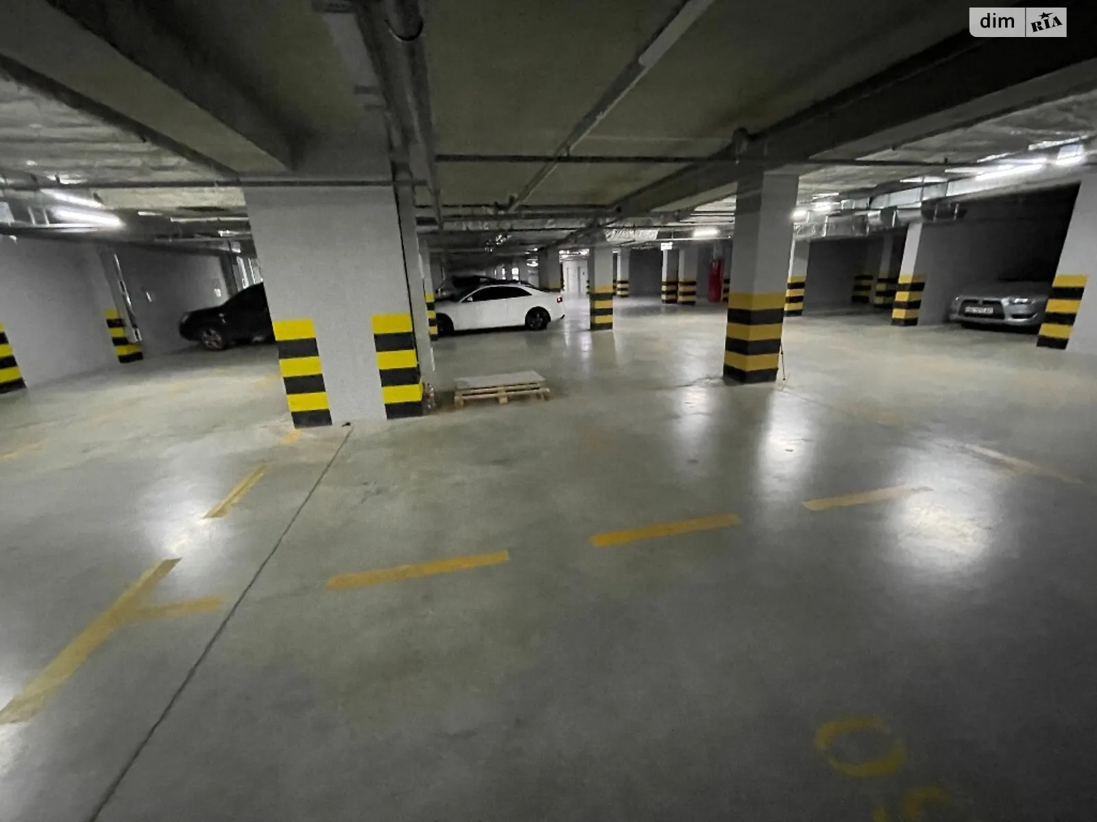 Продается подземный паркинг под легковое авто на 19 кв. м, цена: 19000 $ - фото 1