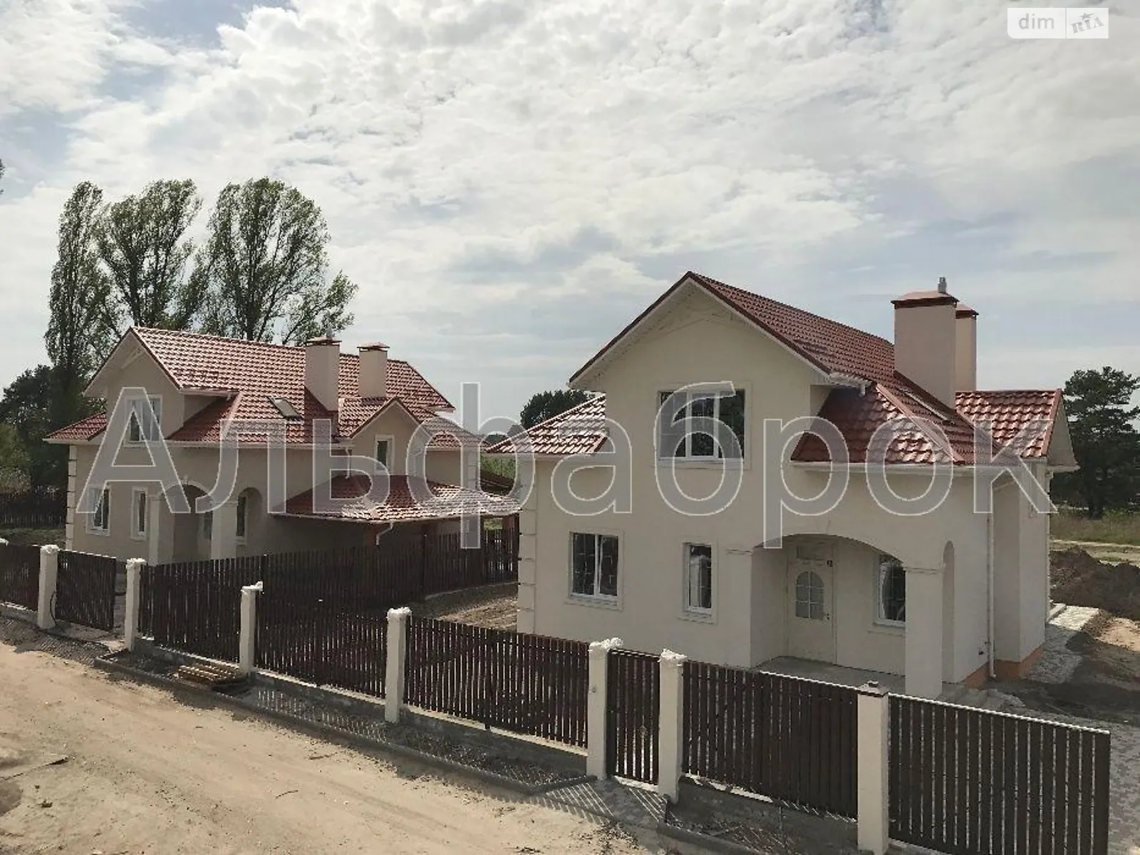 Продается дом на 2 этажа 220 кв. м с террасой, цена: 220000 $