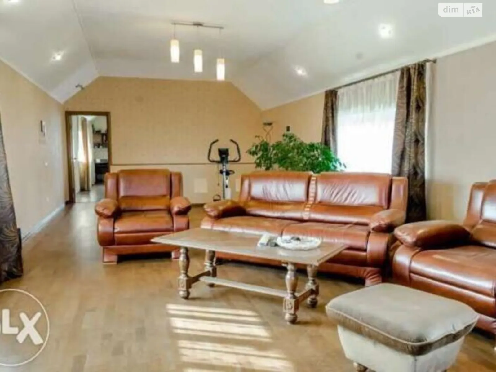 Продается дом на 3 этажа 250 кв. м с мебелью - фото 2
