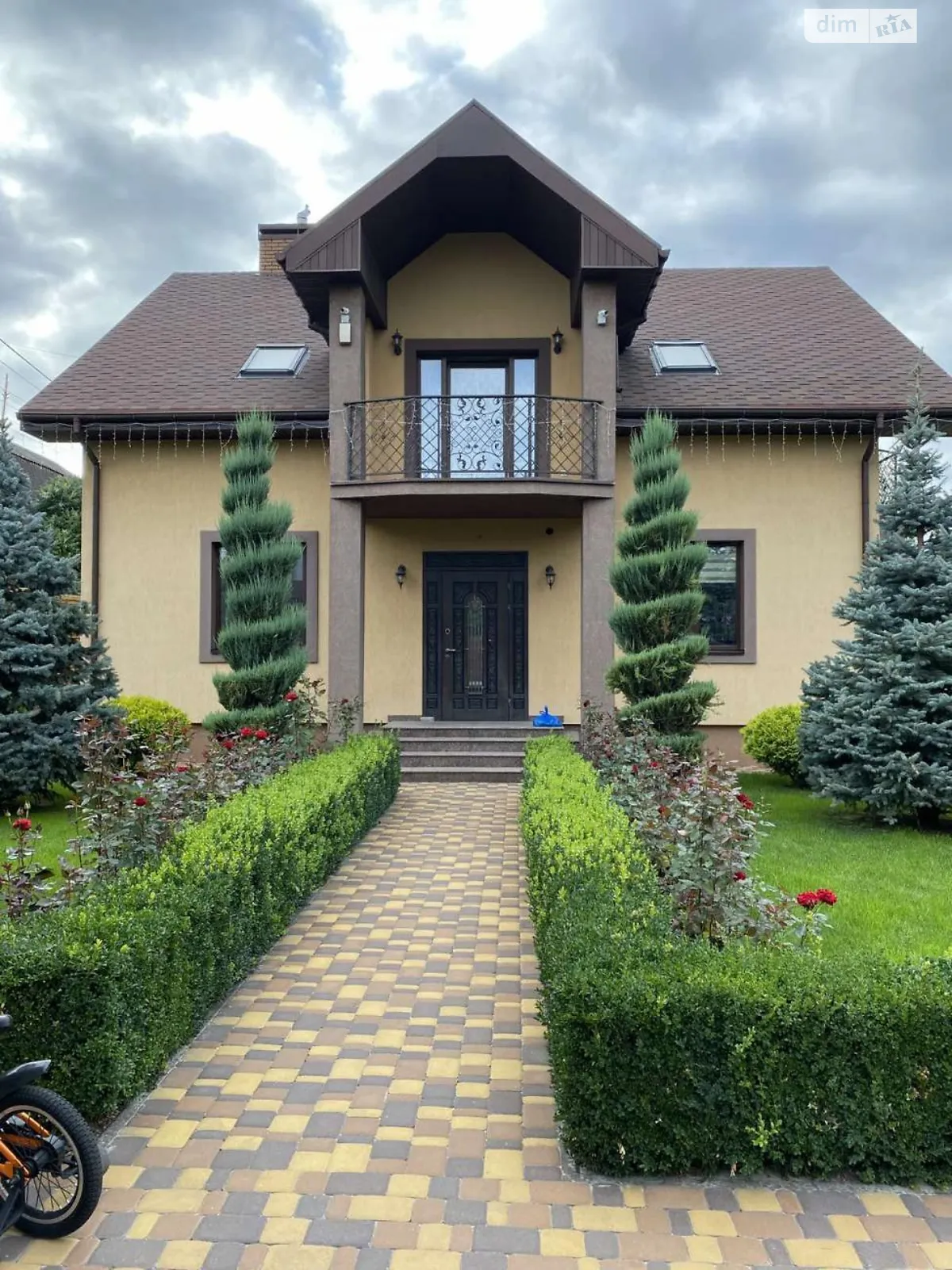 Продается дом на 2 этажа 224 кв. м с камином, цена: 350000 $ - фото 1
