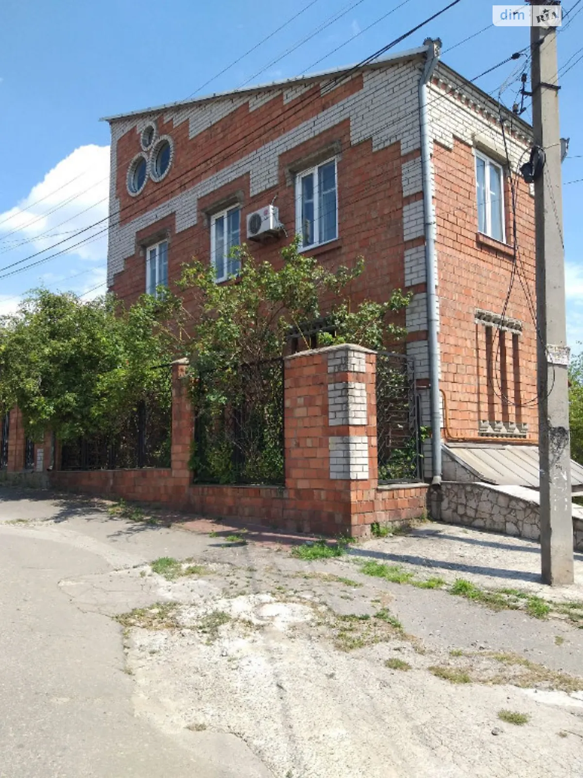 Продается дом на 2 этажа 250 кв. м с участком, цена: 89900 $ - фото 1