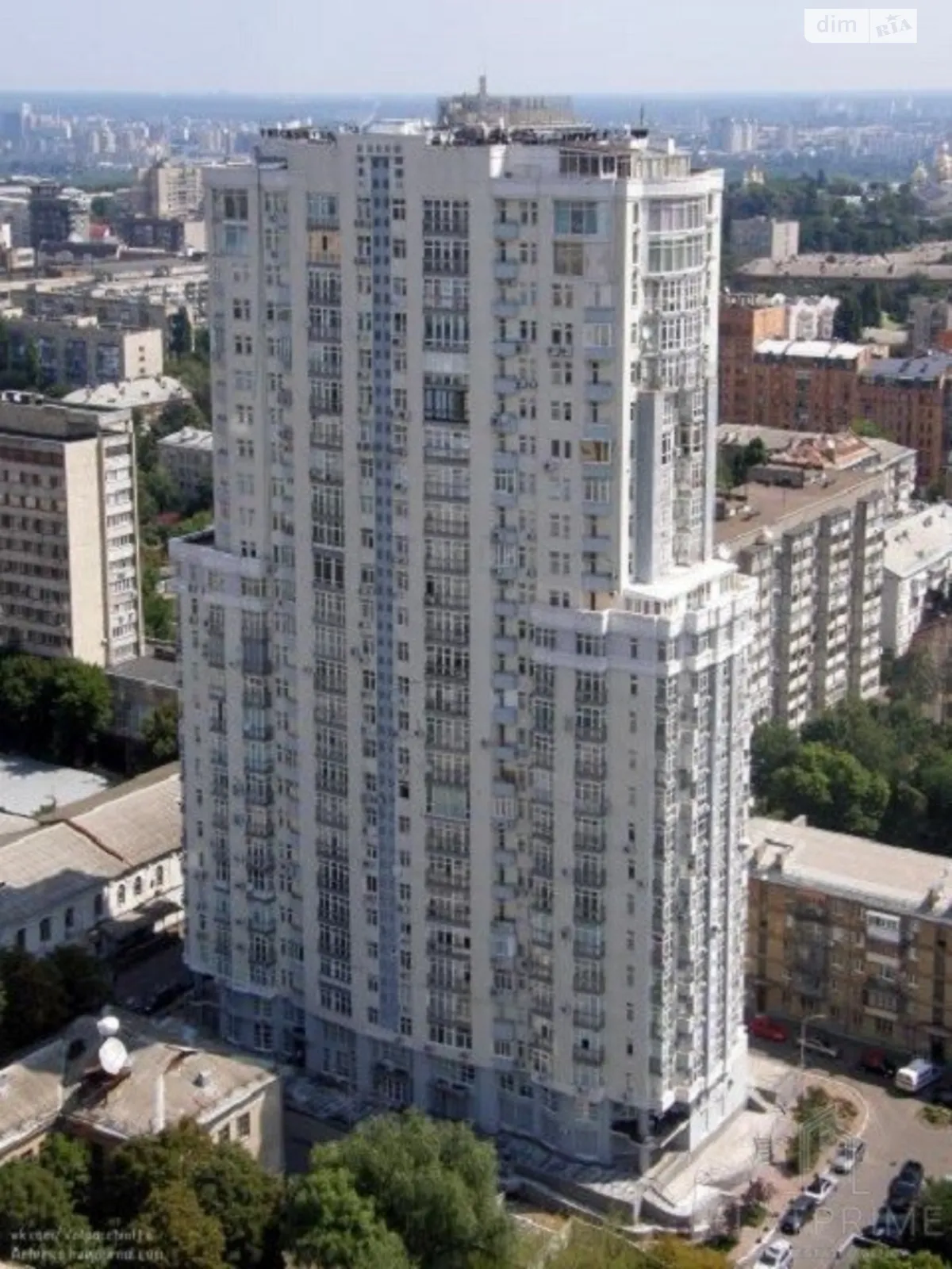 Продается 1-комнатная квартира 52 кв. м в Киеве, ул. Панаса Мирного, 17