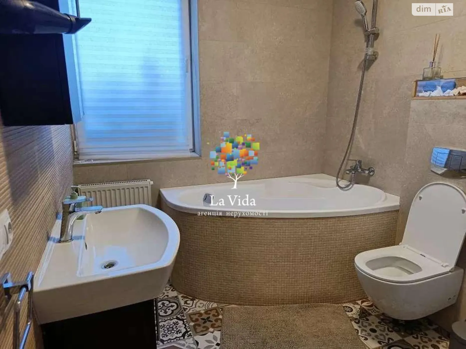 Продается дом на 3 этажа 78 кв. м с террасой, цена: 114000 $ - фото 1