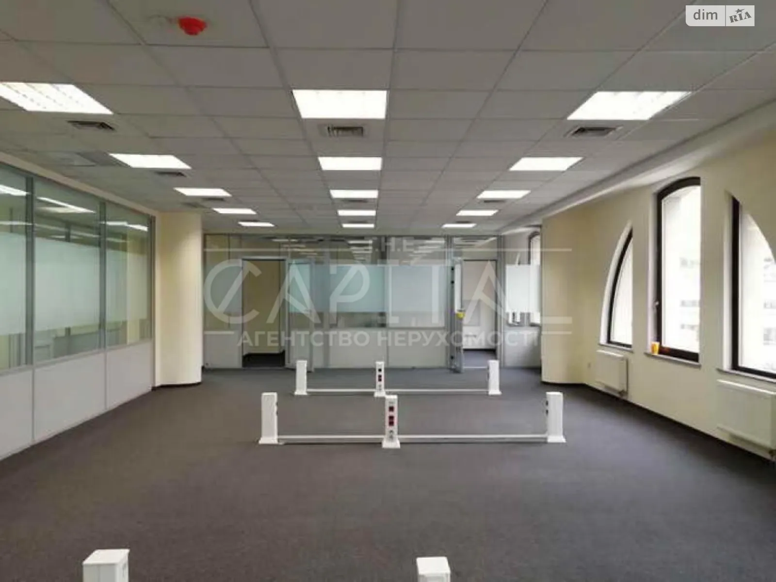 Сдается в аренду офис 812 кв. м в бизнес-центре, цена: 8340 $ - фото 1
