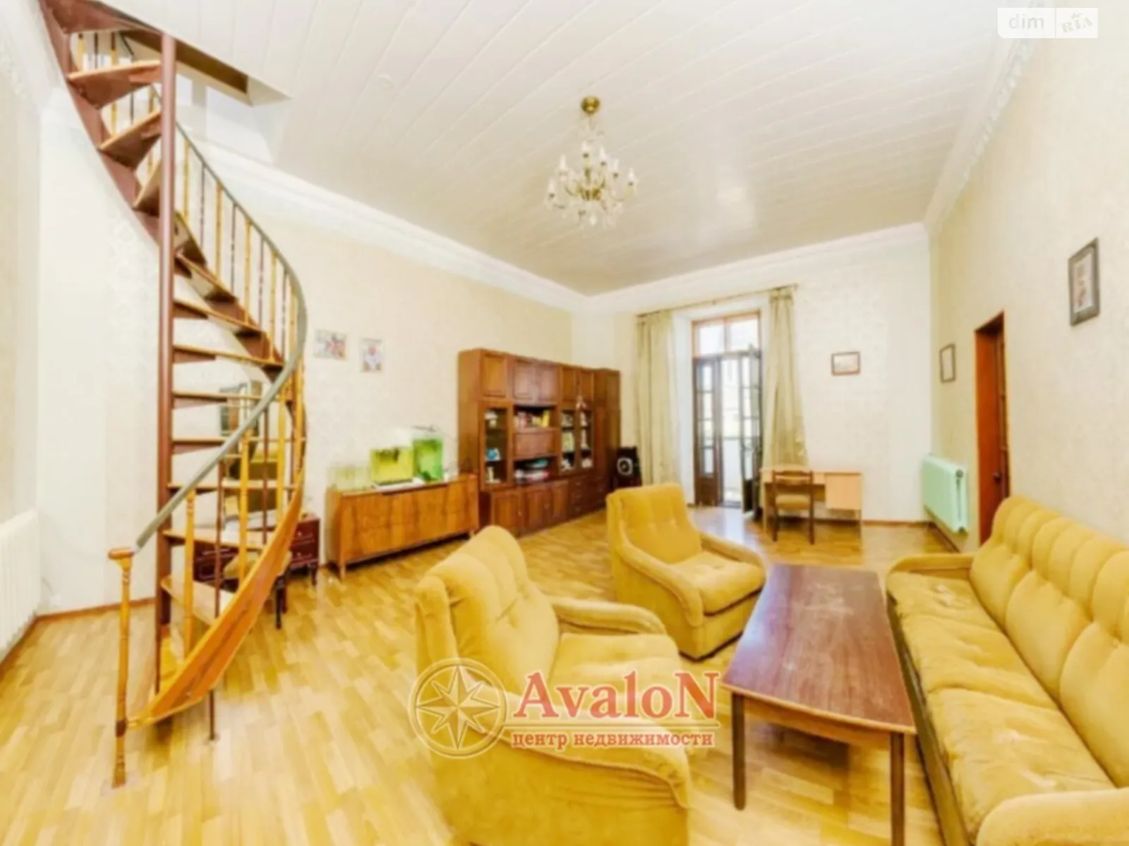 Продается 6-комнатная квартира 190 кв. м в Одессе, пл. Соборная, 1