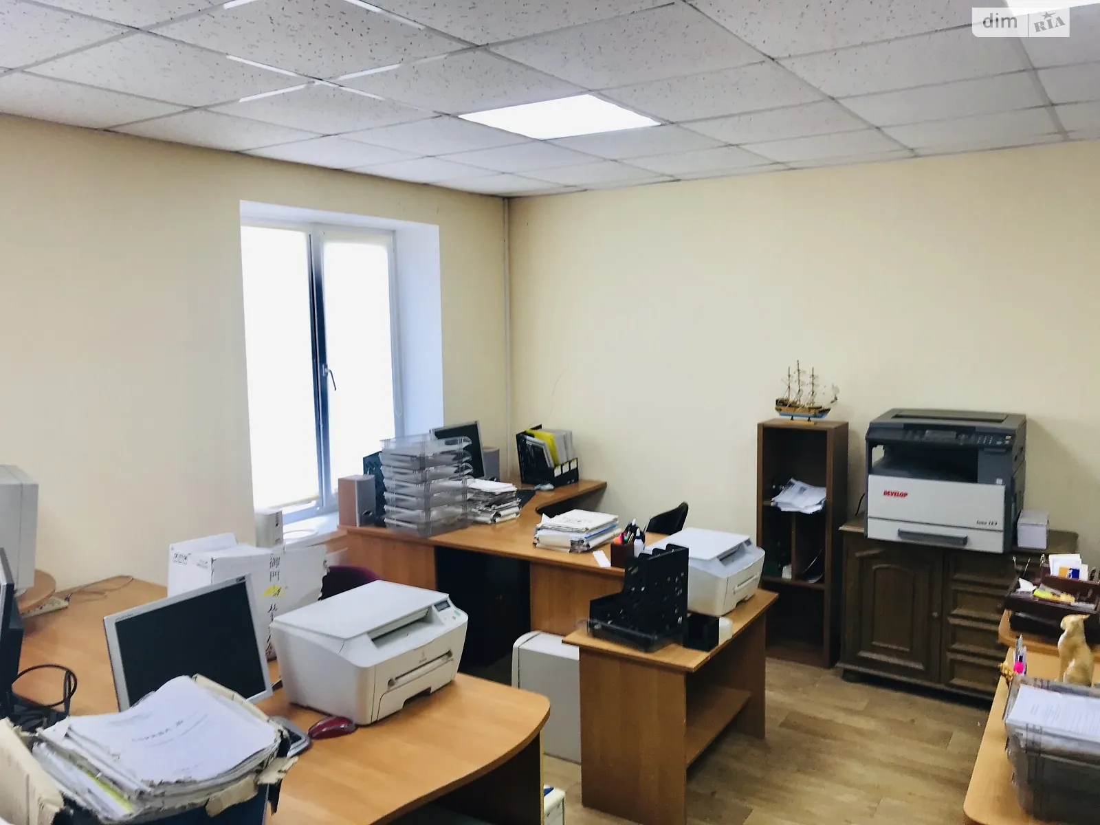 Продается офис 125 кв. м в бизнес-центре, цена: 44000 $ - фото 1