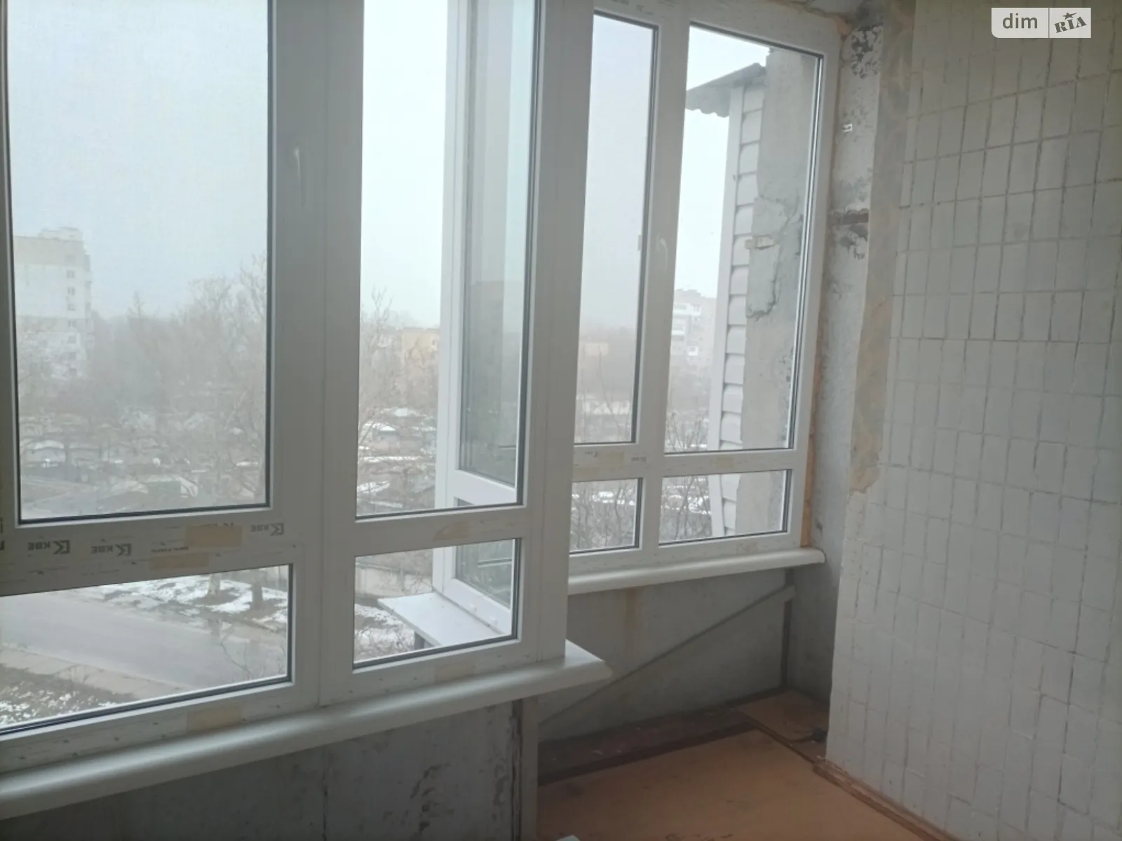 Продается 3-комнатная квартира 65 кв. м в Черноморске, ул. Парусная, 3 - фото 1