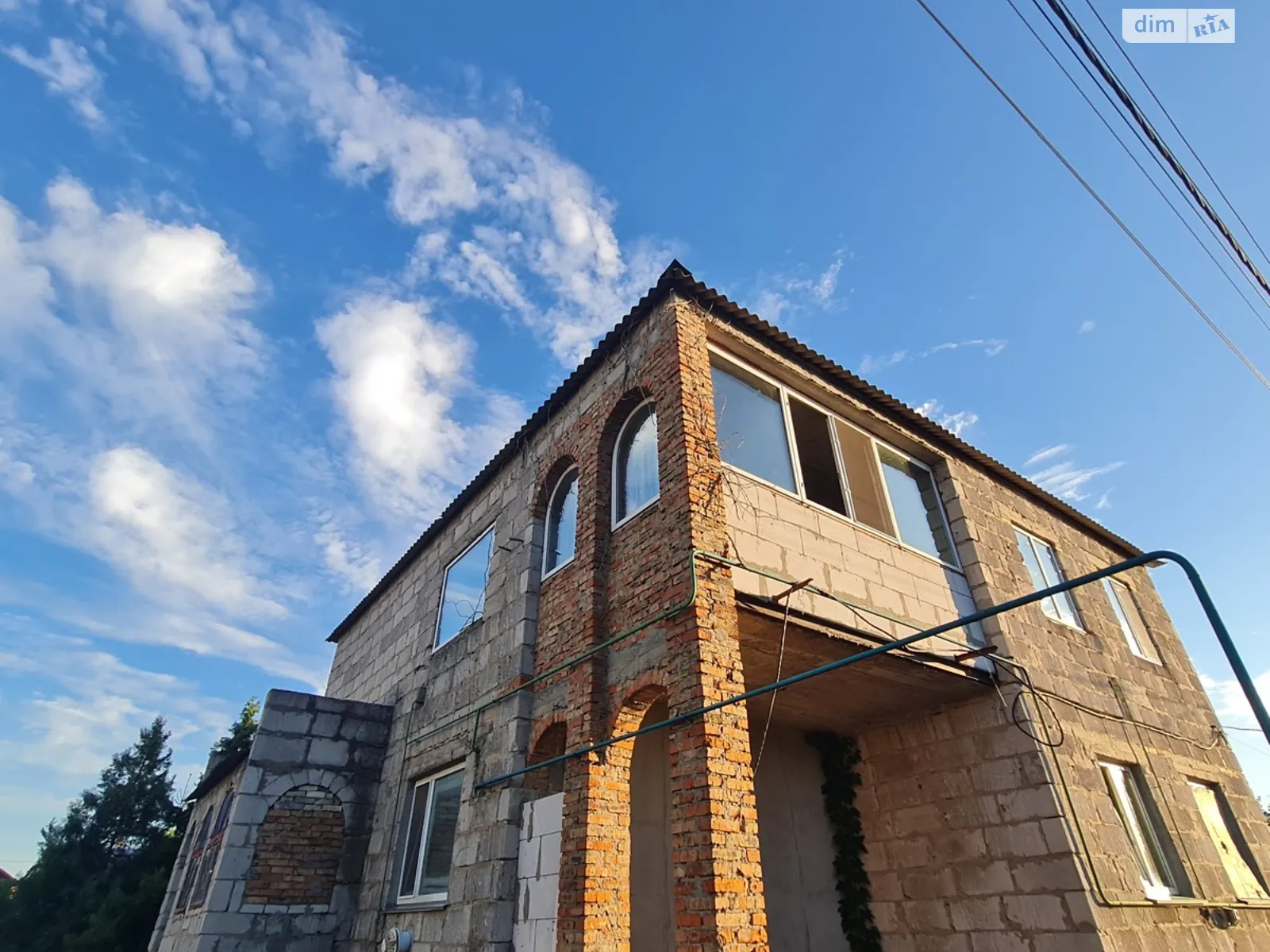 Продается дом на 2 этажа 220 кв. м с беседкой, цена: 43000 $ - фото 1