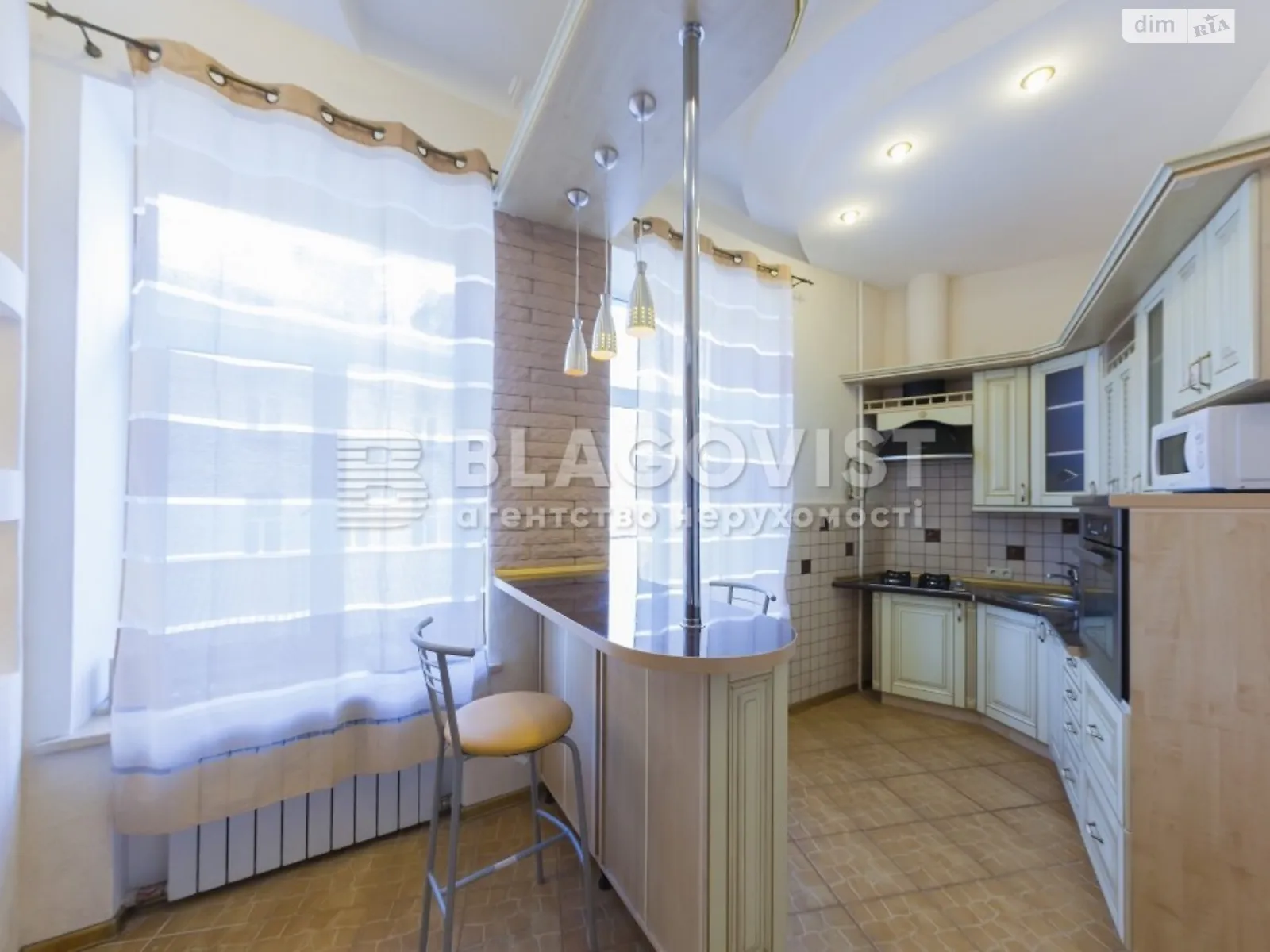 Продается 3-комнатная квартира 75 кв. м в Киеве, спуск Андреевский, 2Б - фото 1