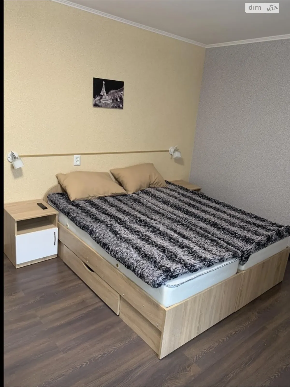 Продается дом на 2 этажа 206 кв. м с камином, цена: 110000 $