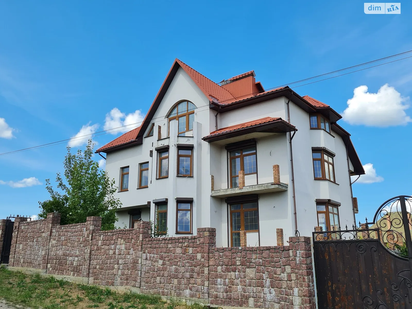 Продається будинок 3 поверховий 650 кв. м з бесідкою, цена: 190000 $