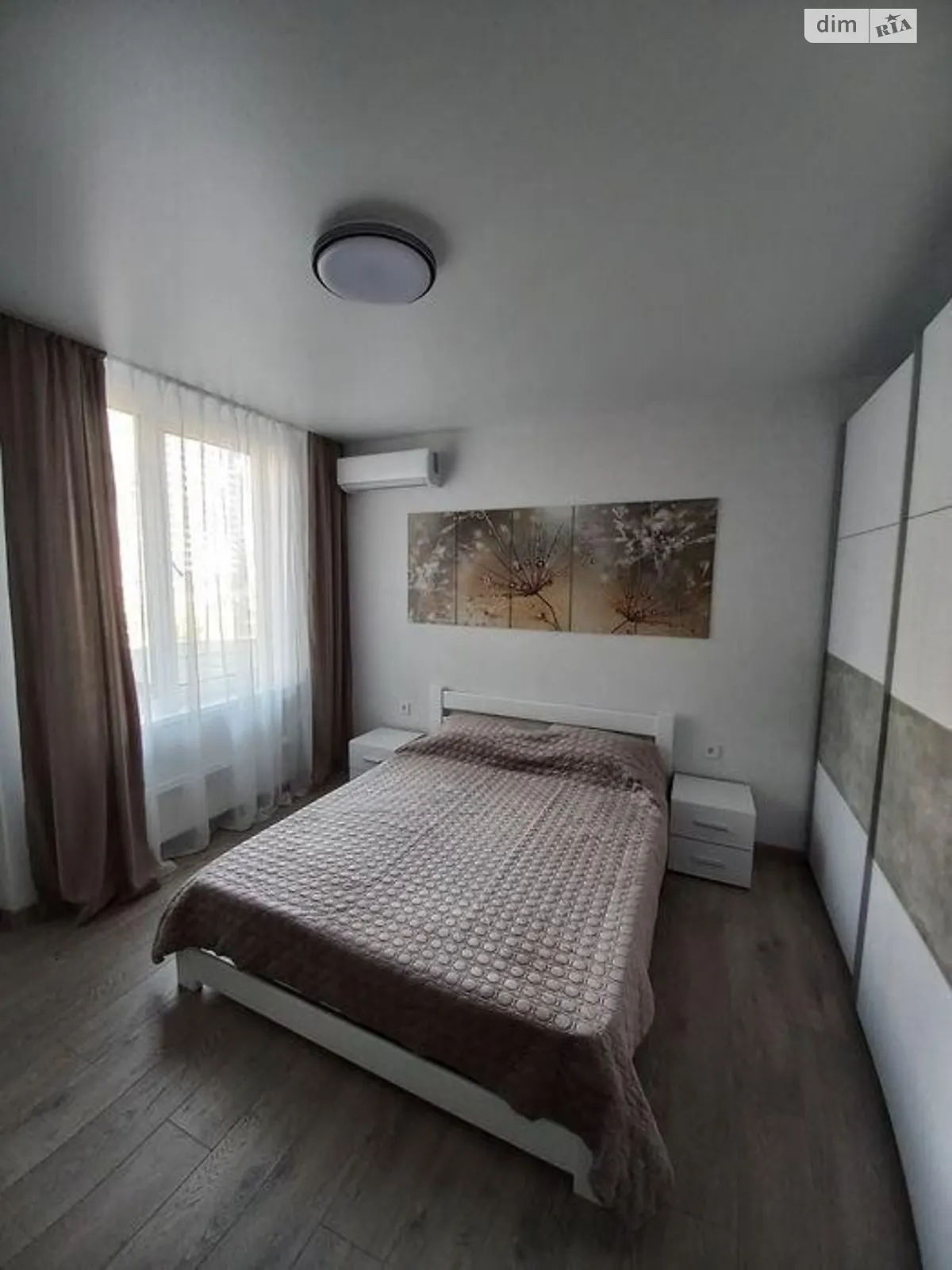 Продается 1-комнатная квартира 42 кв. м в Киеве, просп. Европейского Союза(Правды), 42