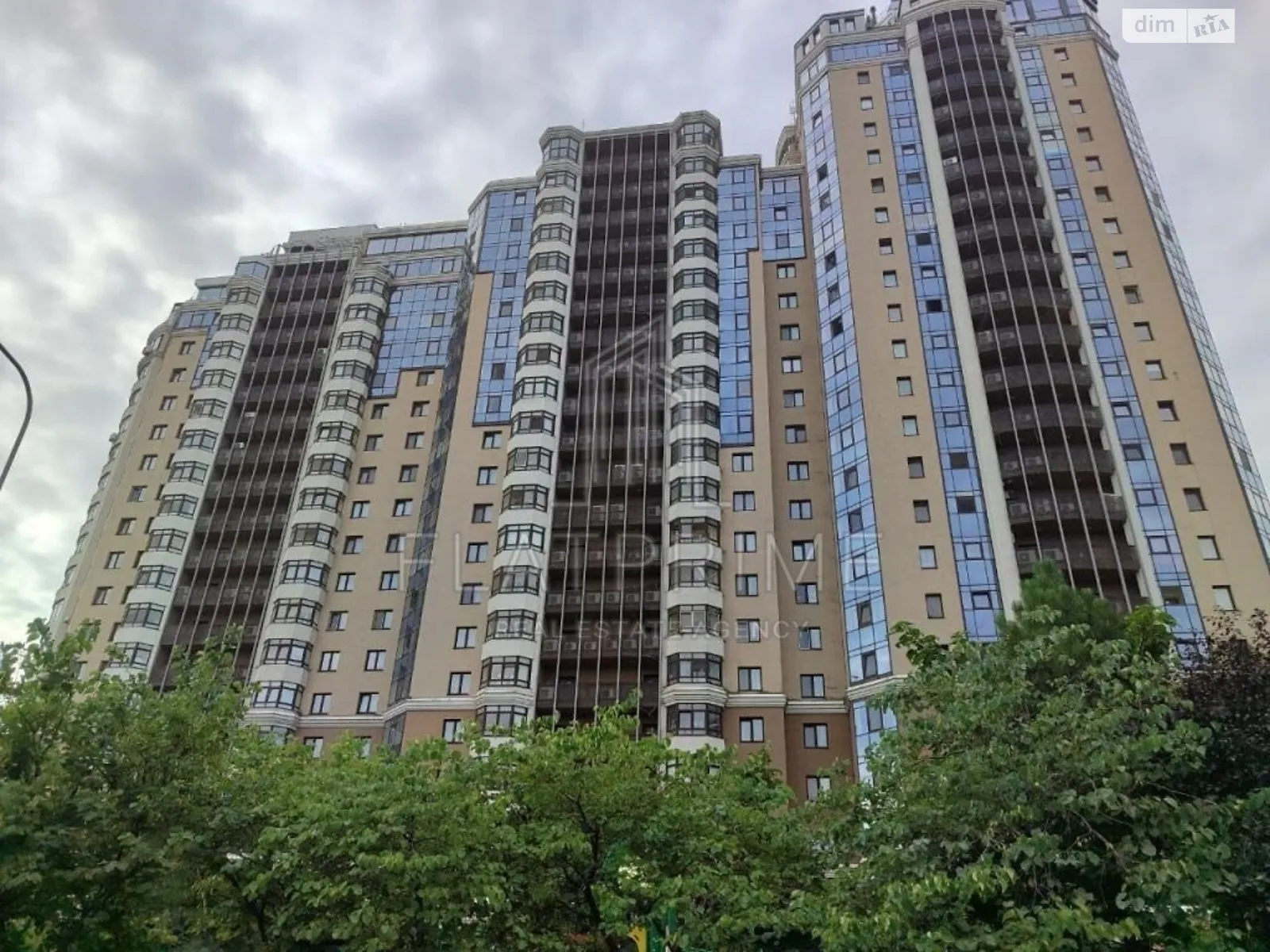 Продается 1-комнатная квартира 60 кв. м в Киеве, ул. Дегтяревская, 25А