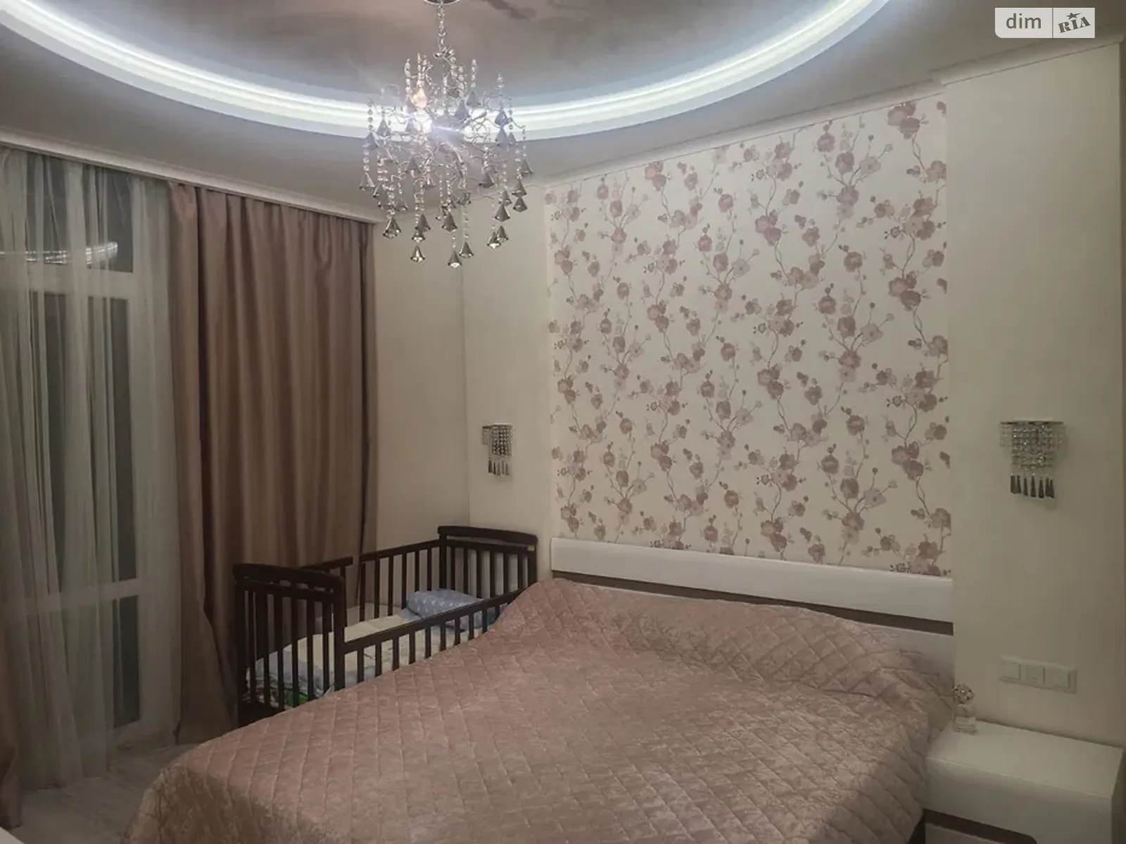 Продается 1-комнатная квартира 61 кв. м в Одессе, ул. Каманина, 16А - фото 1