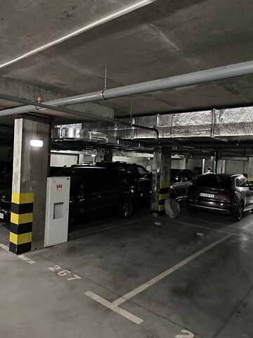 Продается подземный паркинг под легковое авто на 12.5 кв. м, цена: 750000 грн