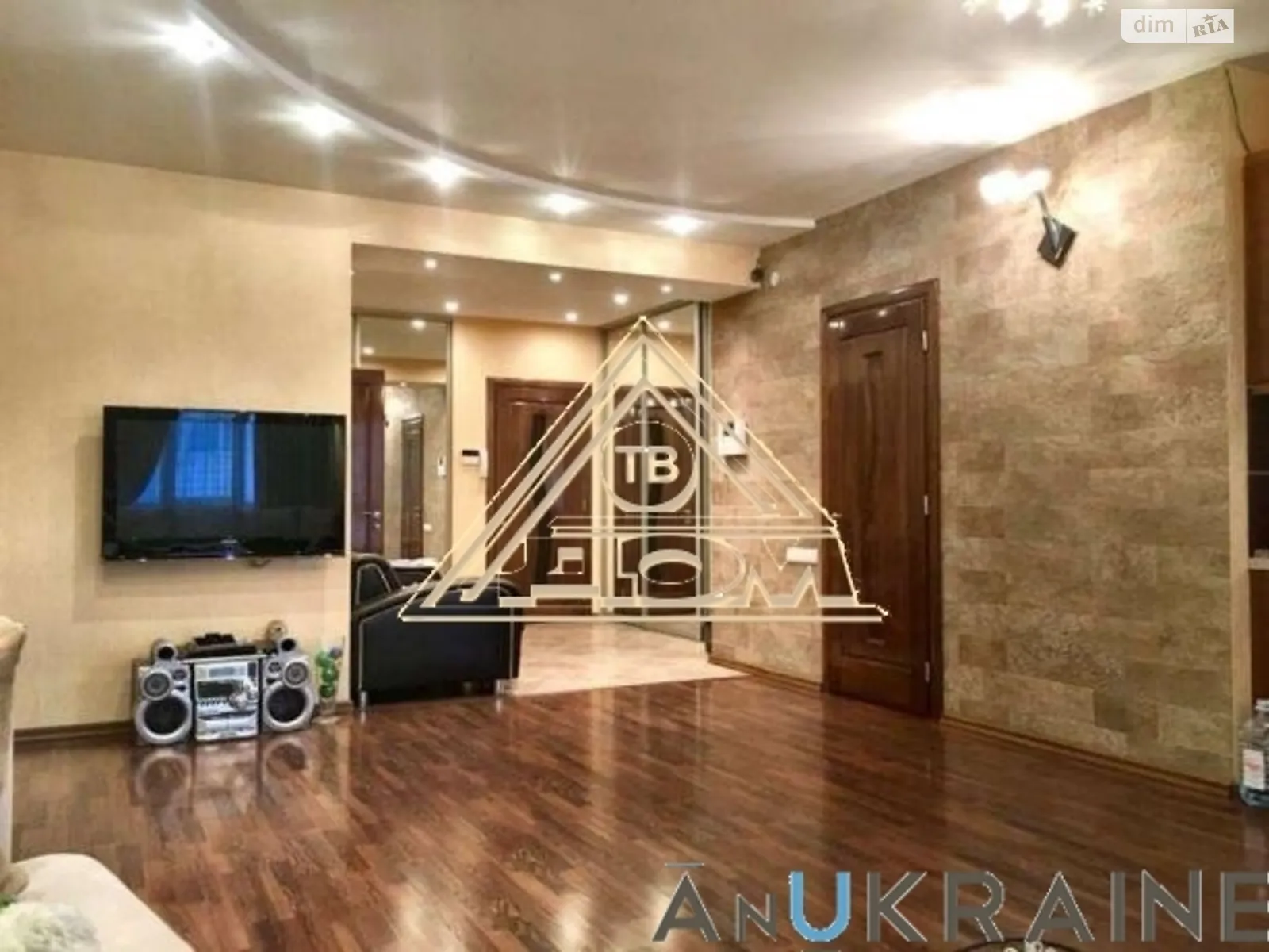 Продается 3-комнатная квартира 100 кв. м в Одессе, ул. Композитора Нищинского