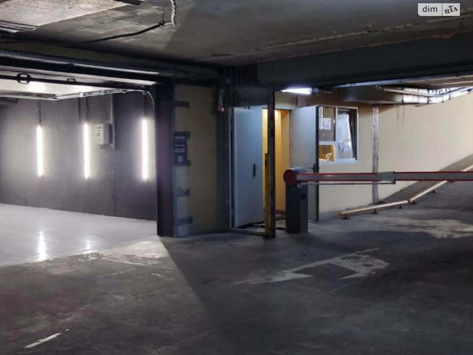 Продается подземный паркинг универсальный на 15.6 кв. м - фото 3
