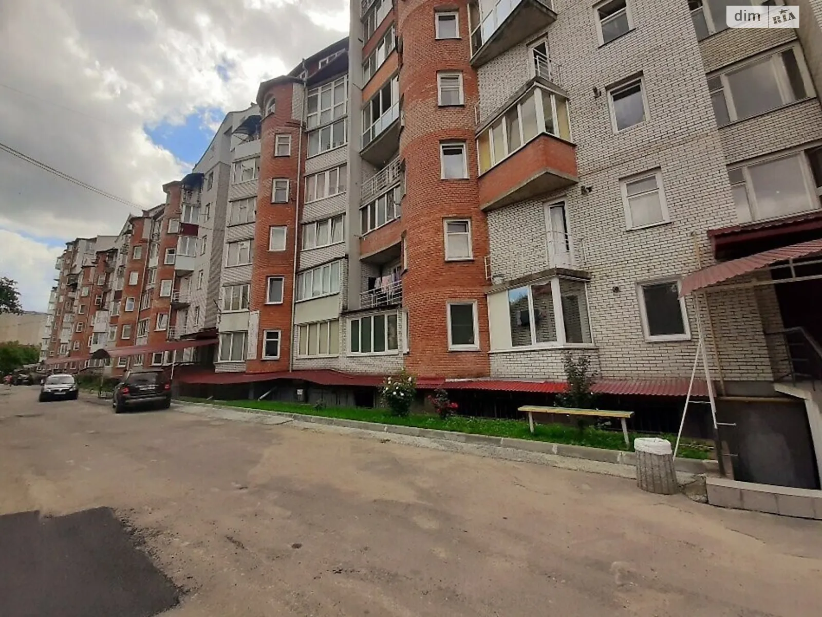 3-комнатная квартира 82 кв. м в Тернополе, ул. Черновецкая - фото 1