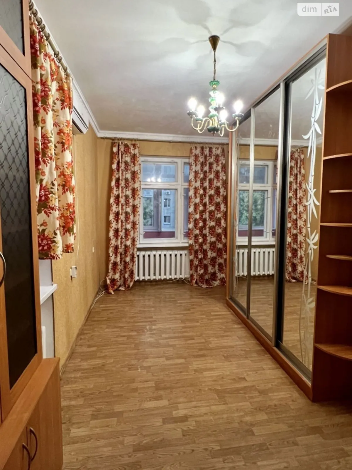 Продается 2-комнатная квартира 62 кв. м в Одессе, ул. Колонтаевская