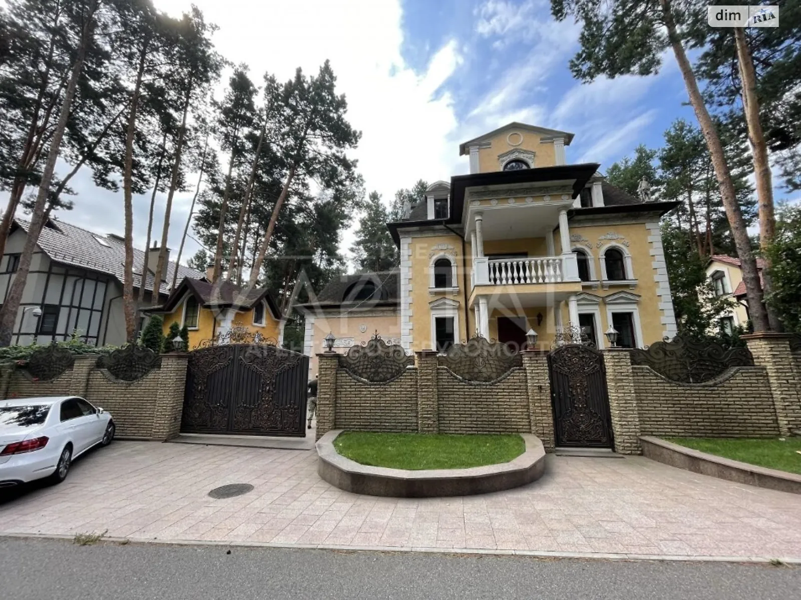 Продается дом на 2 этажа 604 кв. м с террасой, цена: 799990 $