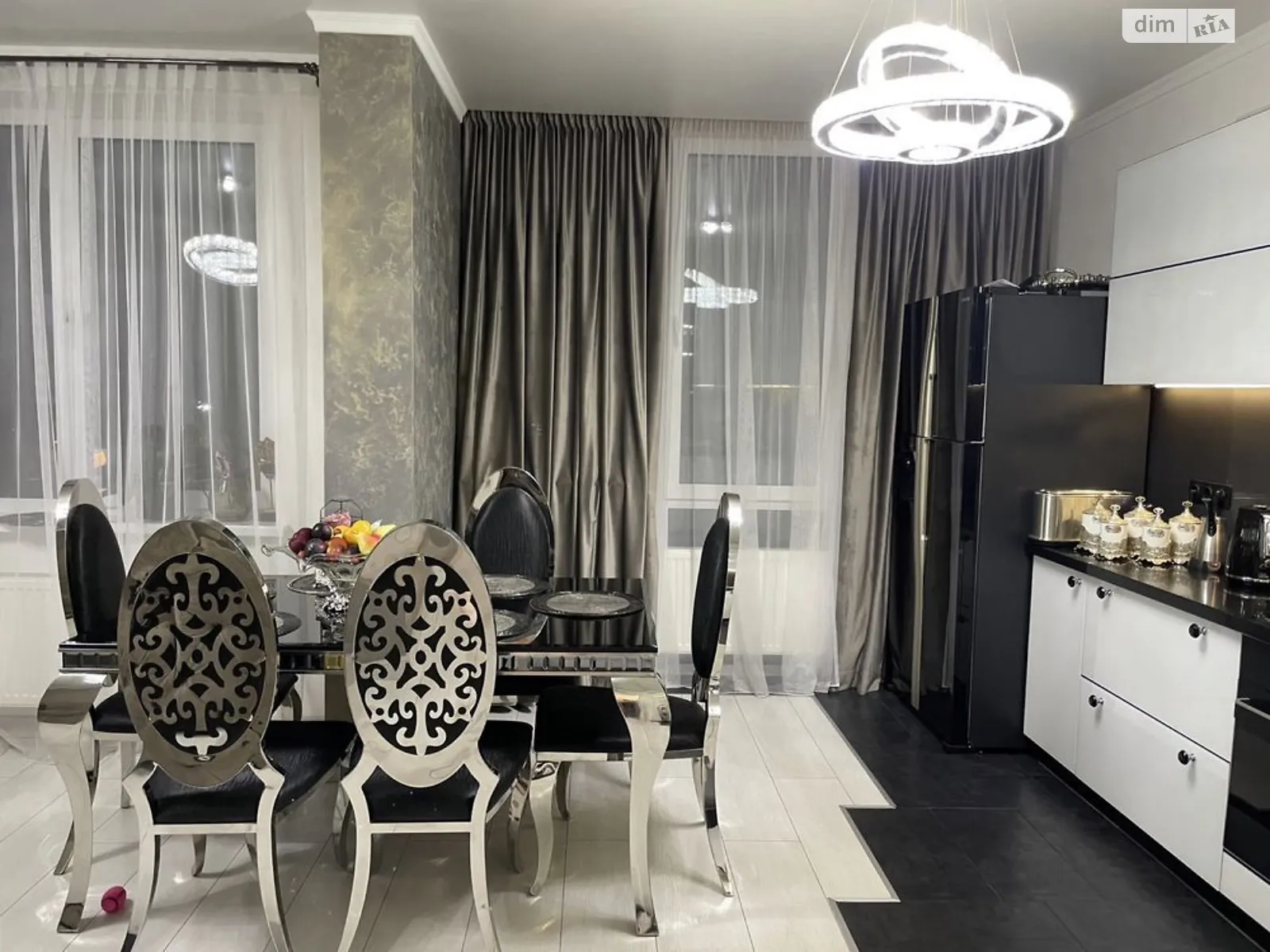 Продается 4-комнатная квартира 80.6 кв. м в Одессе, просп. Небесной Сотни