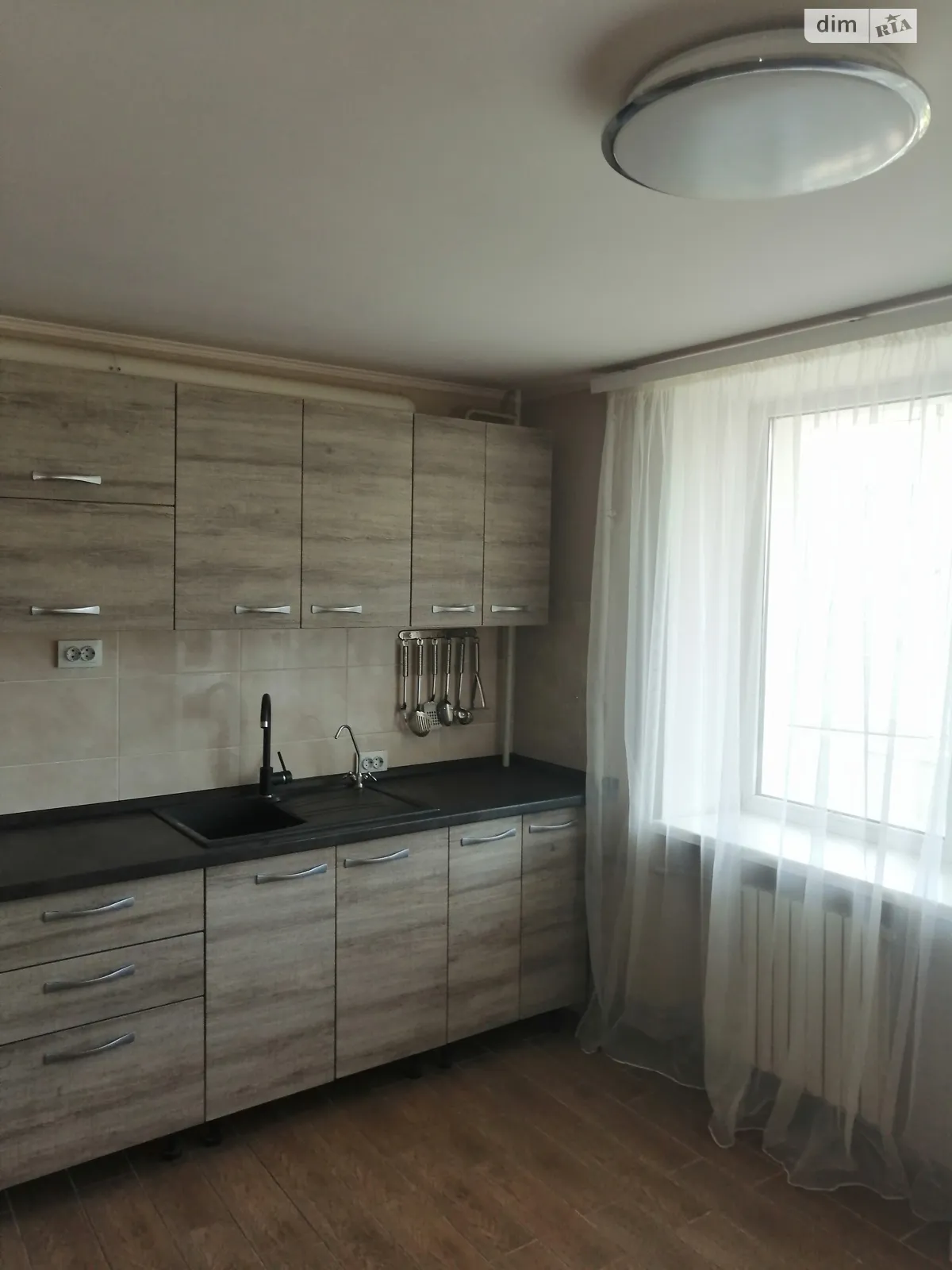 Продается 3-комнатная квартира 72 кв. м в Днепре, ул. Мукаша Салуканова, 12 - фото 1