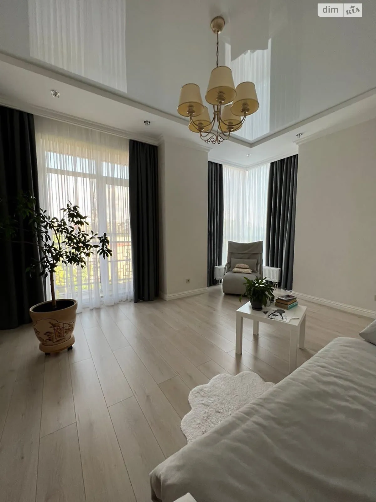 Продается 2-комнатная квартира 74.8 кв. м в Одессе, бул. Французский