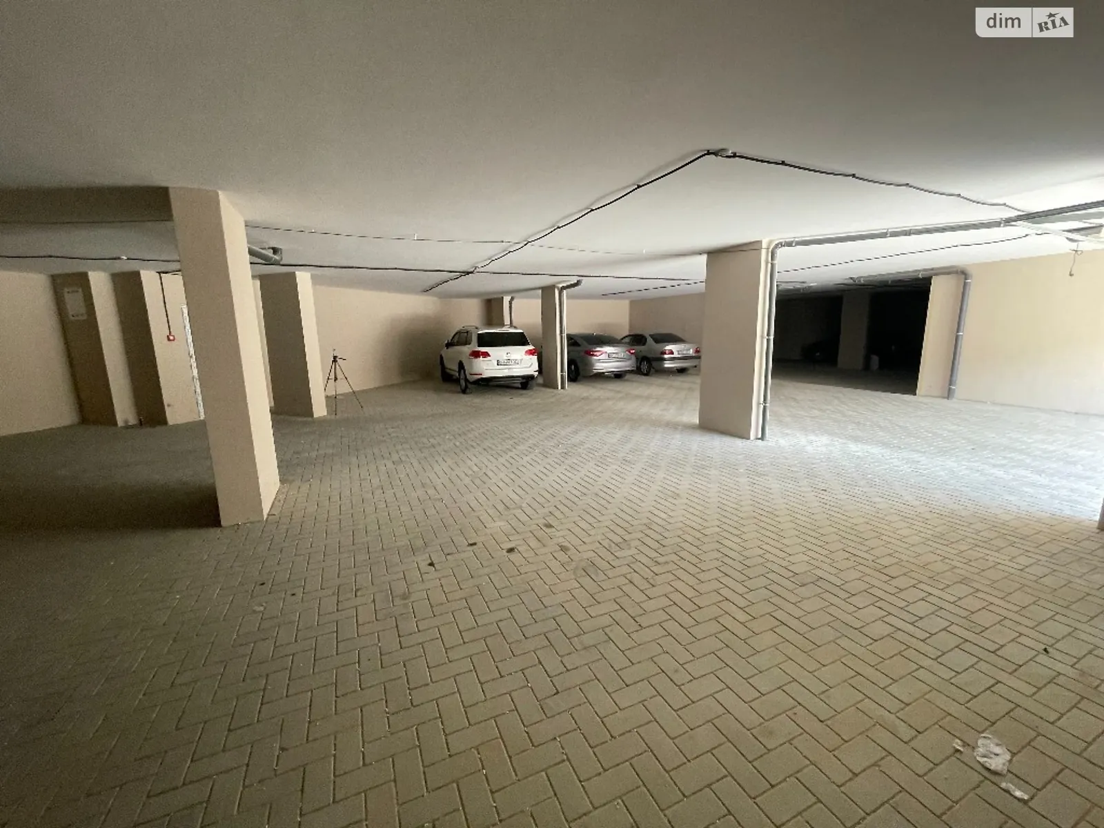 Продается подземный паркинг под легковое авто на 18.4 кв. м - фото 3
