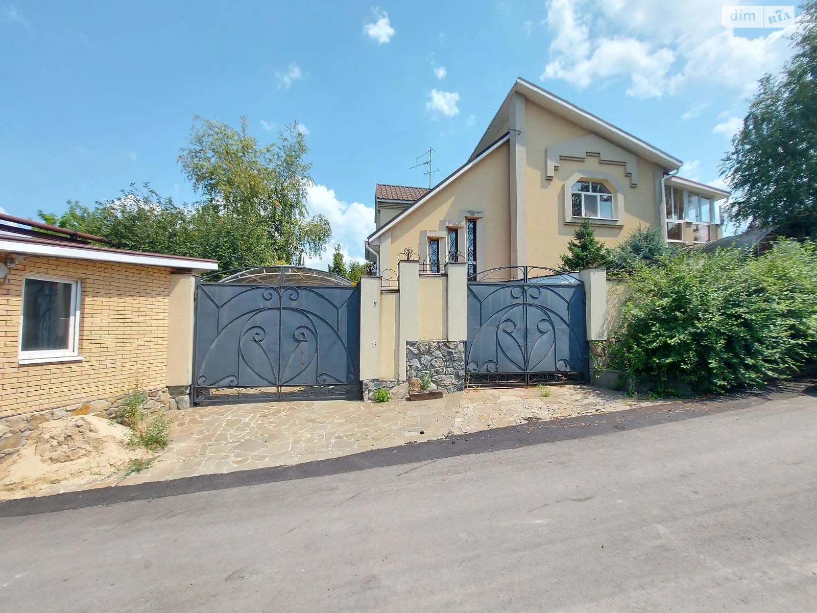 Продається будинок 2 поверховий 408 кв. м з каміном, цена: 210000 $