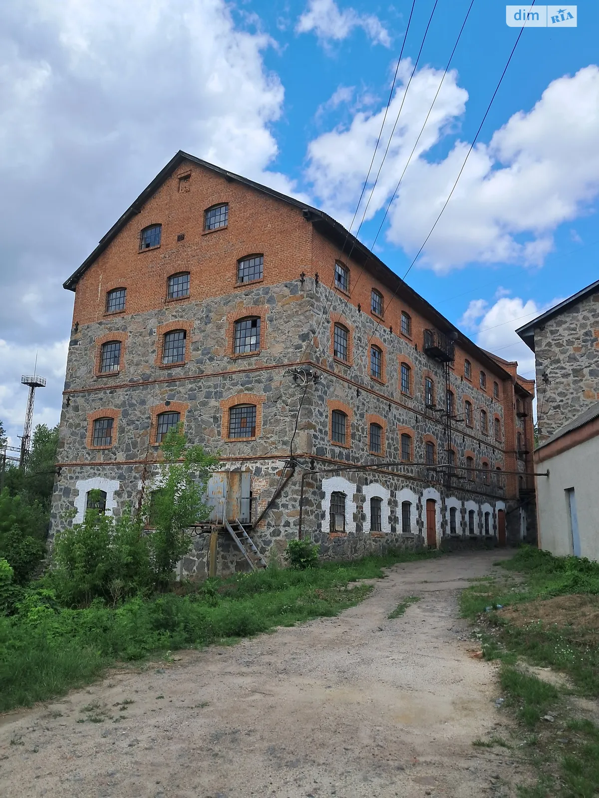 Продається приміщення вільного призначення 3368 кв. м в 4-поверховій будівлі, цена: 200000 $