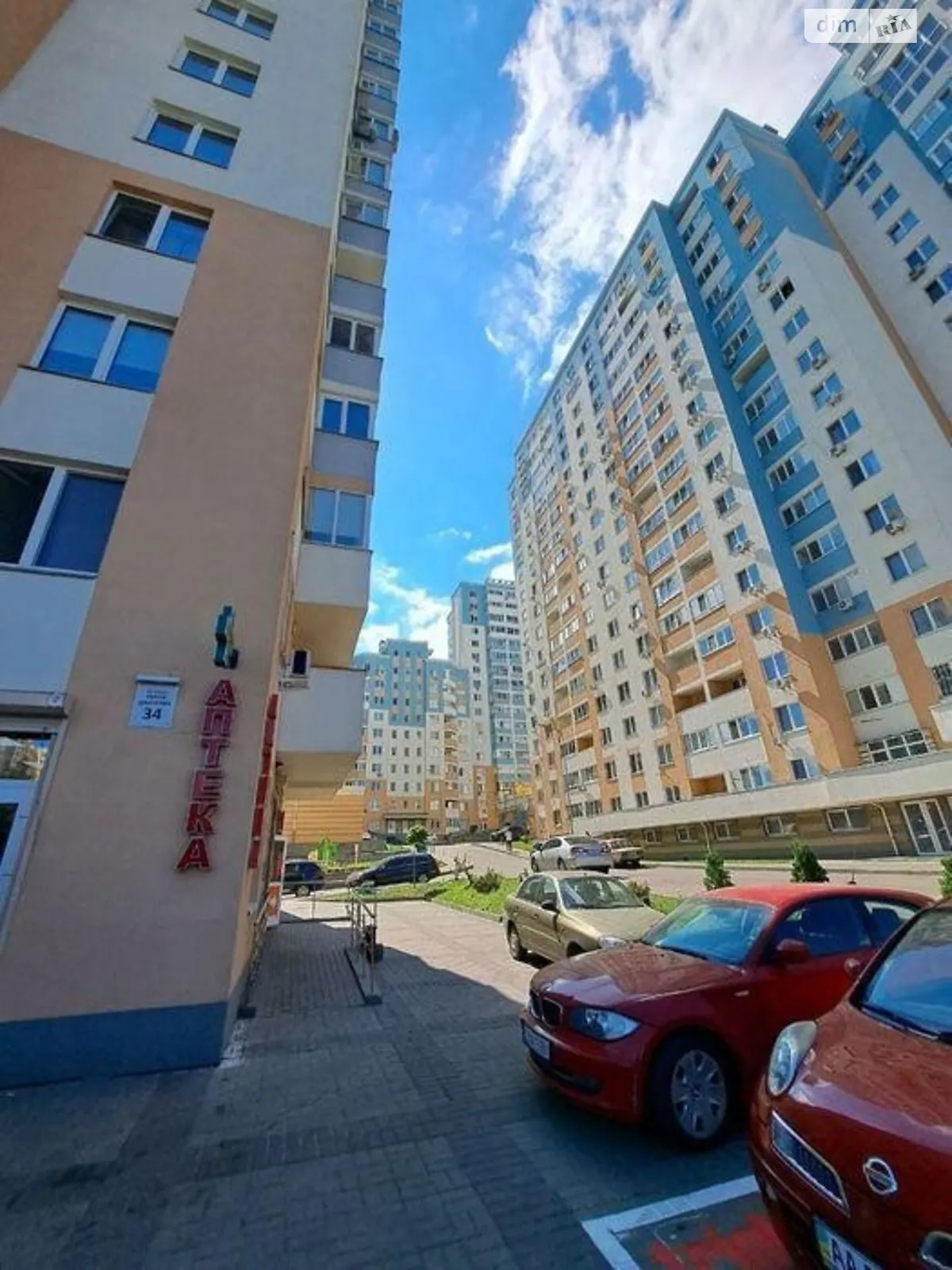 Продается 2-комнатная квартира 64 кв. м в Киеве, ул. Сергeя Данченко, 28Б